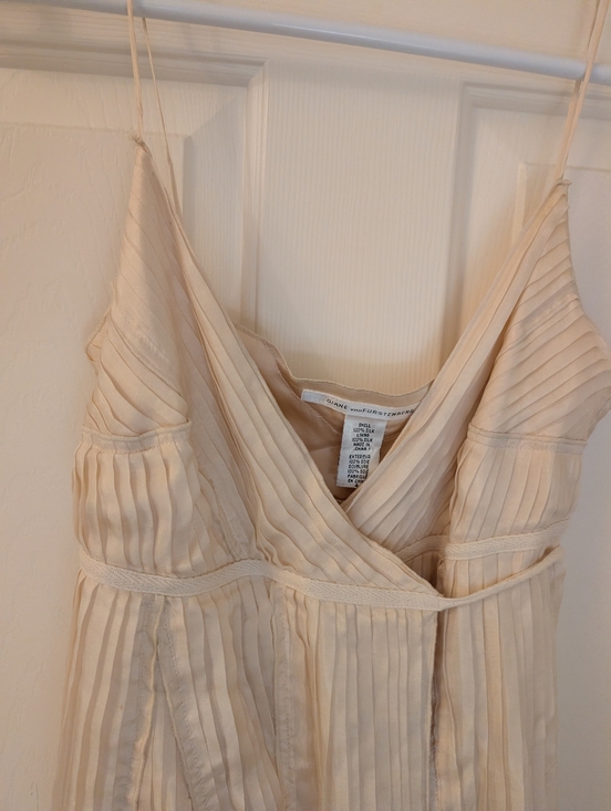 Diane Von Furstenberg Dresses & Skirts - Diane Von Furstenberg 100% Silk Cream Color Pleated Dress